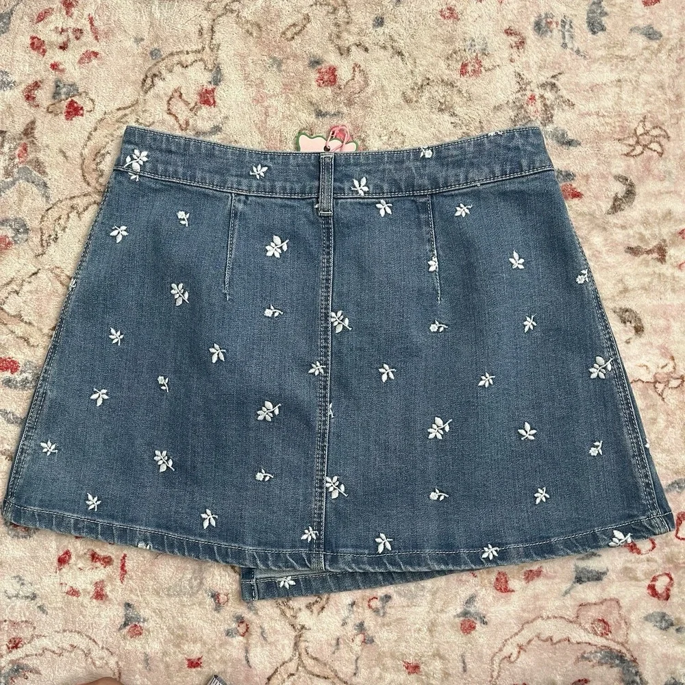 Chelsea & Violet‎ Callah Floral Embroidered Denim Mini Skirt Juniors Women Sz 29 - Picture 4 of 14